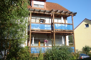 Holzbalkon über 2 Etagen