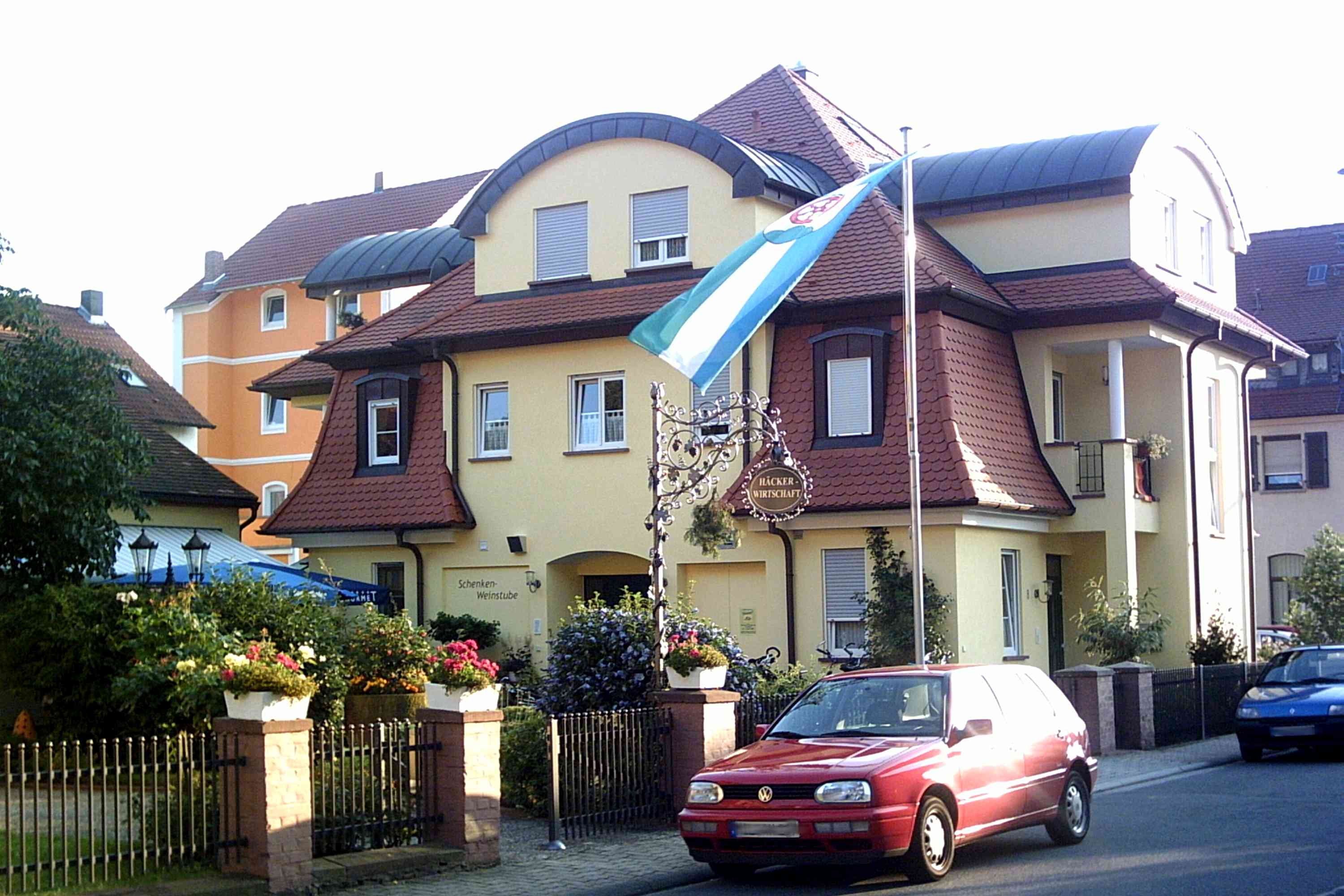 Wohnhaus mit Häckerwirtschaft Wohnhaus mit Häckerwirtschaft
